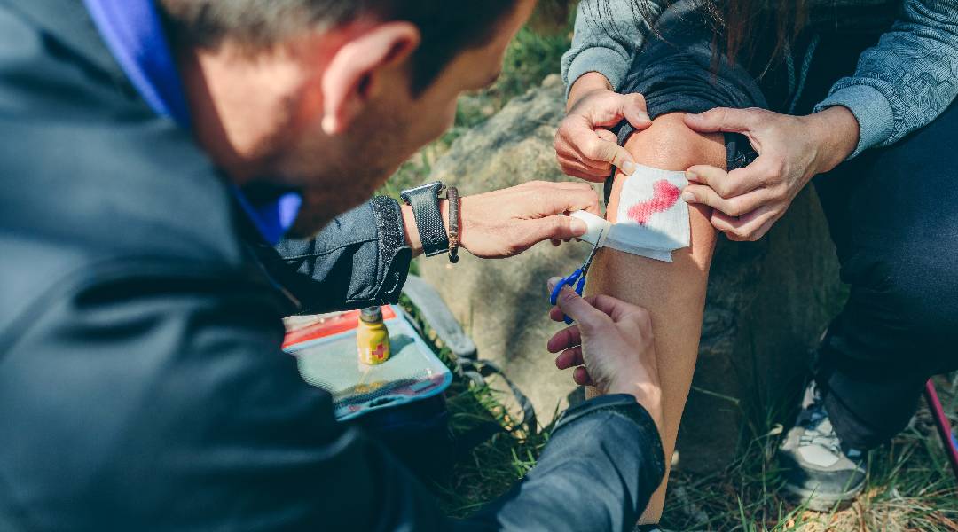 Wilderness Medical Training: How to Handle Emergencies Off the Grid?